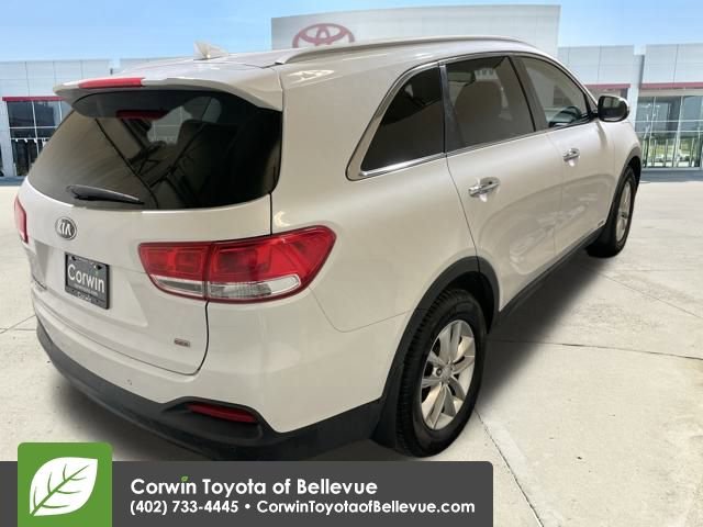 Used 2016 Kia Sorento LX w/ LX Convenience Package image 5