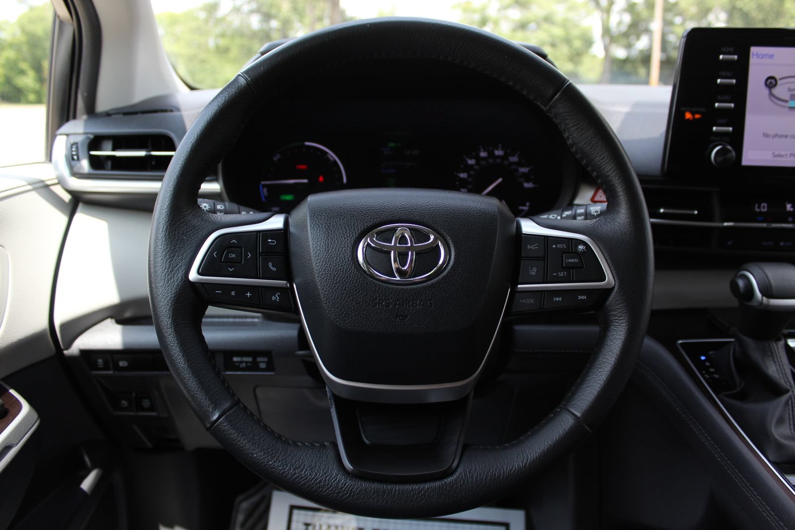 Used 2024 Toyota Sienna XLE FWD image 17