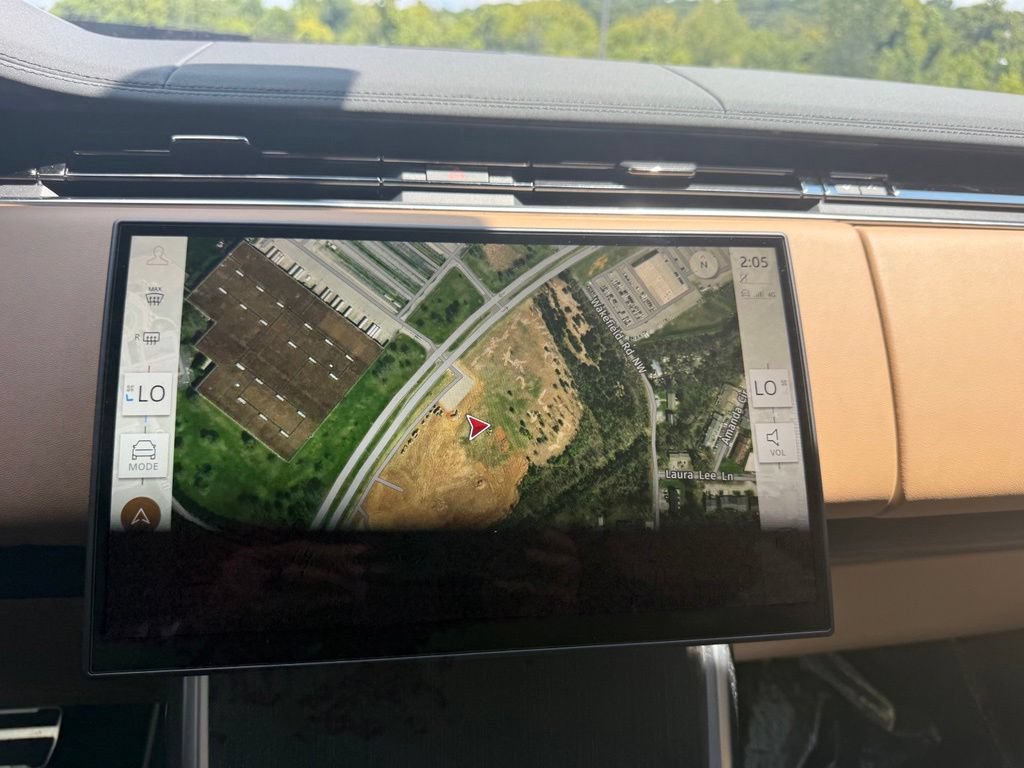 Used 2025 Land Rover Range Rover Long Wheelbase SE AWD/4WD image 31