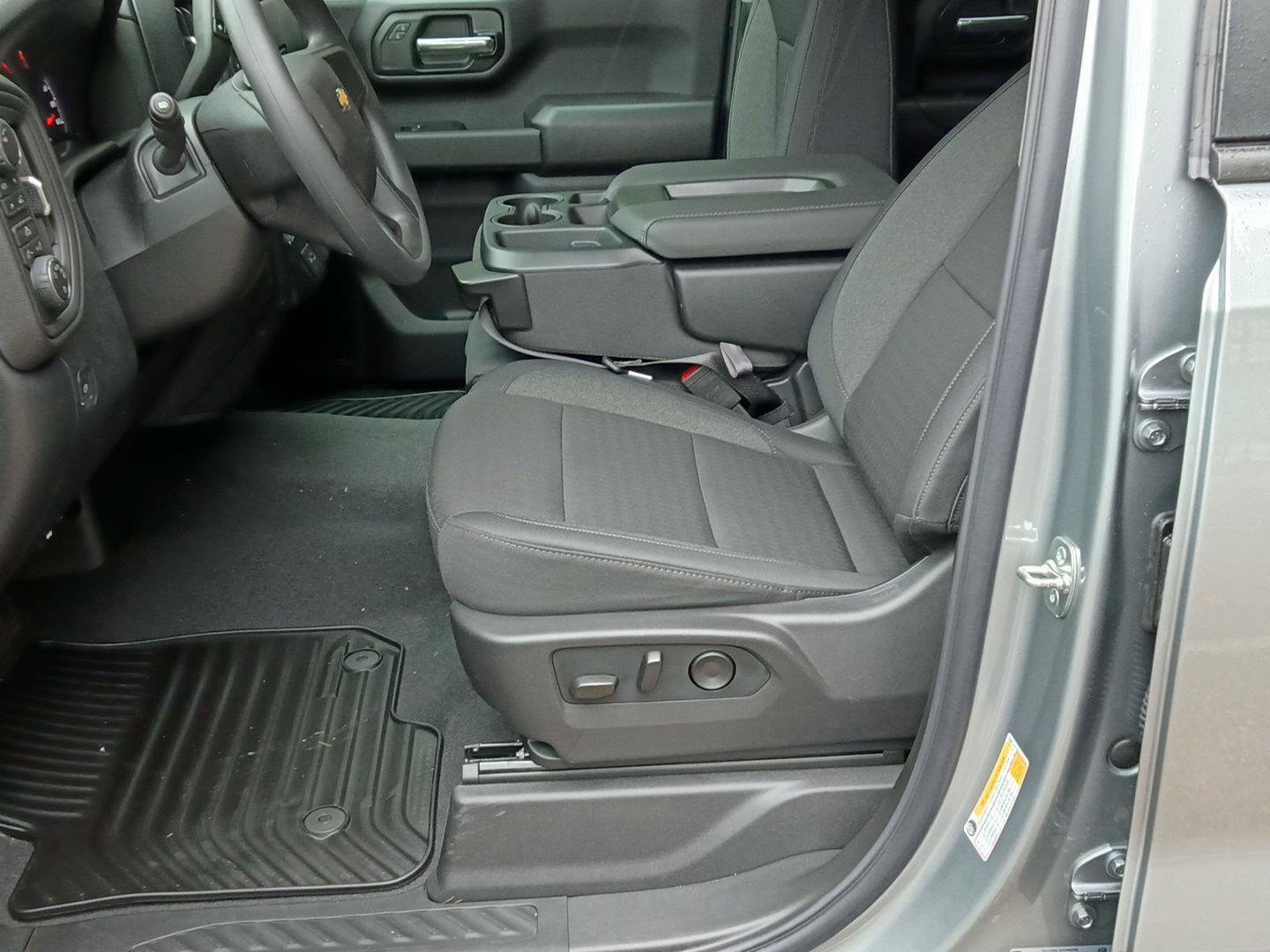 New 2026 Chevrolet Silverado 1500 Custom w/ LPO, Dark Essentials Package AWD/4WD image 18