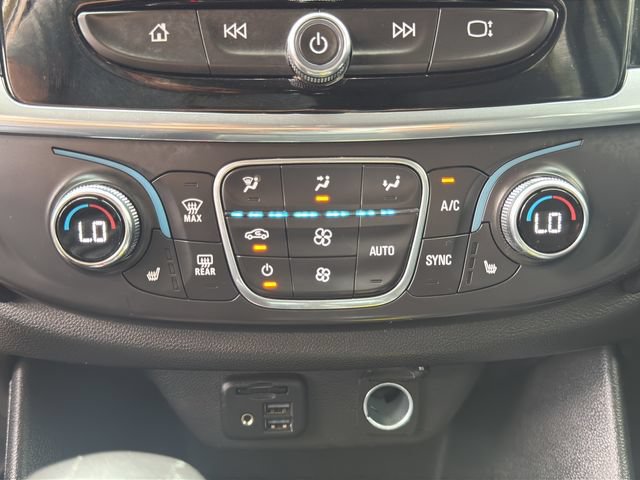 Used 2021 Chevrolet Traverse RS FWD image 19