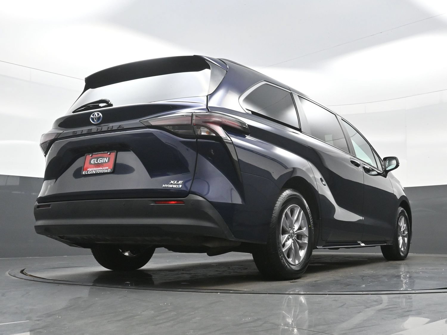 Used 2024 Toyota Sienna XLE FWD image 33
