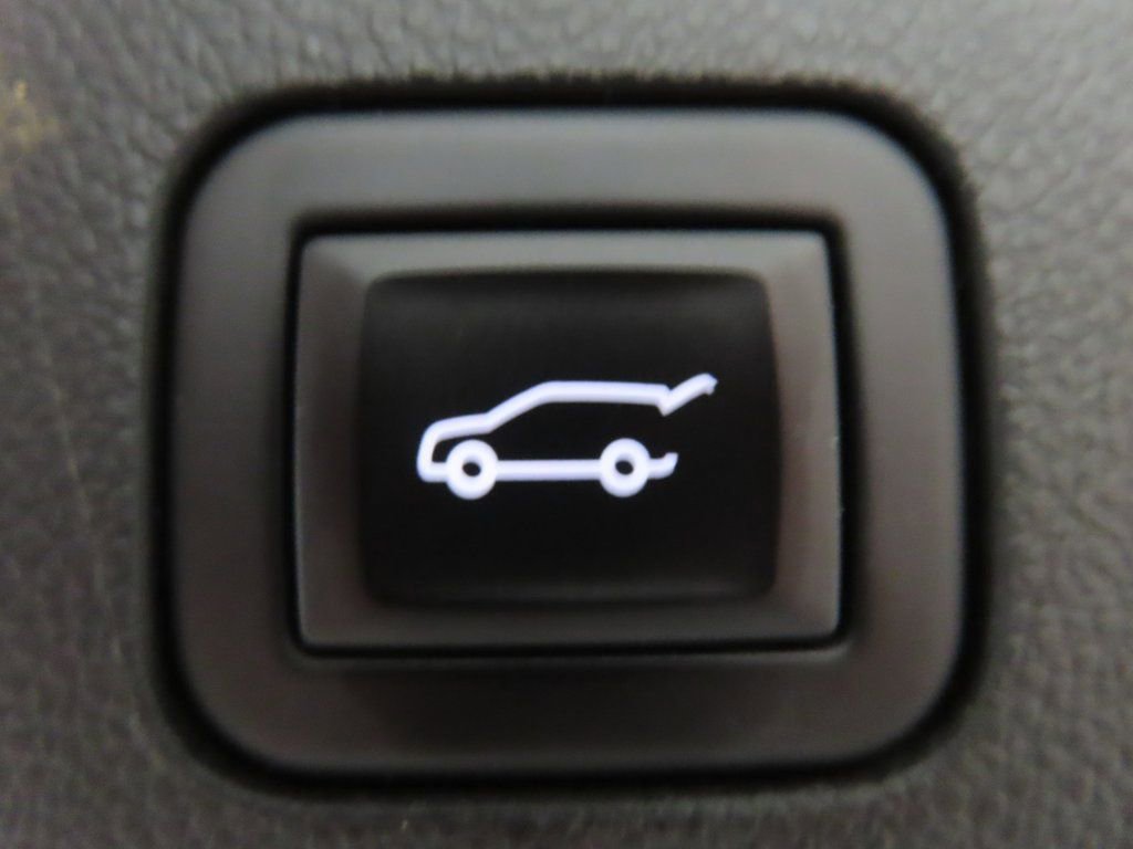 Used 2023 GMC Yukon Denali Ultimate w/ LPO, Floor Liner Package AWD/4WD image 45