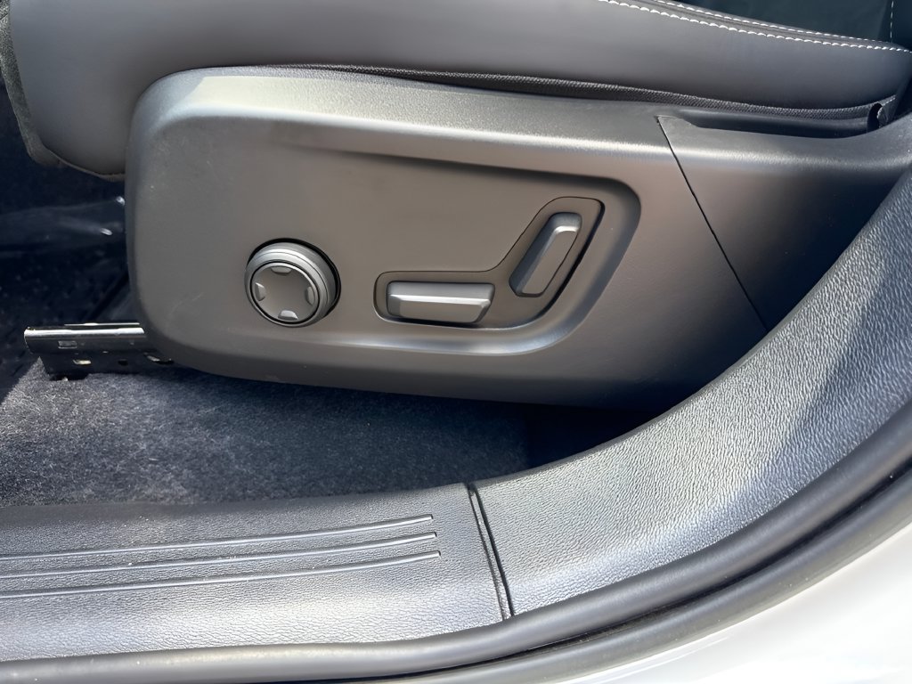 Used 2023 Volvo XC40 Recharge Ultimate AWD/4WD image 10