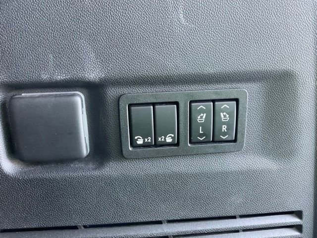 Used 2021 Chevrolet Suburban High Country AWD/4WD image 13