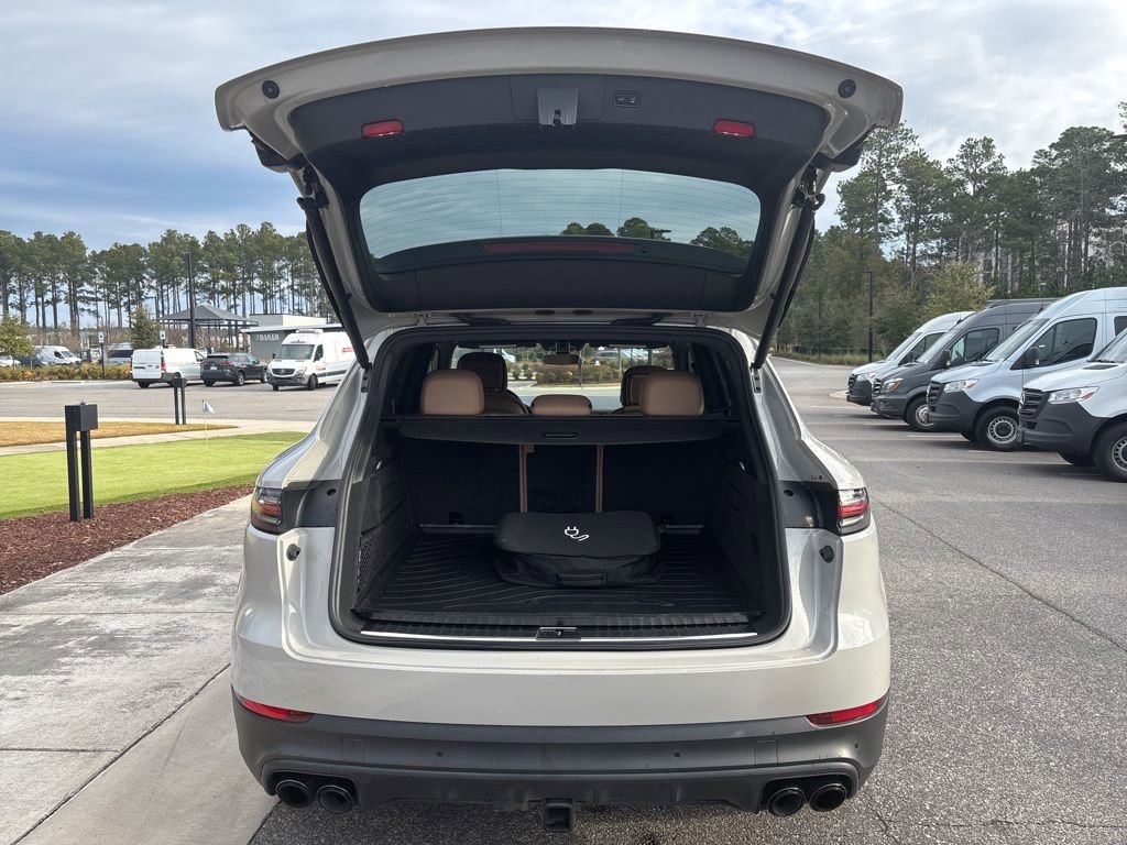 Used 2022 Porsche Cayenne Platinum Edition image 13