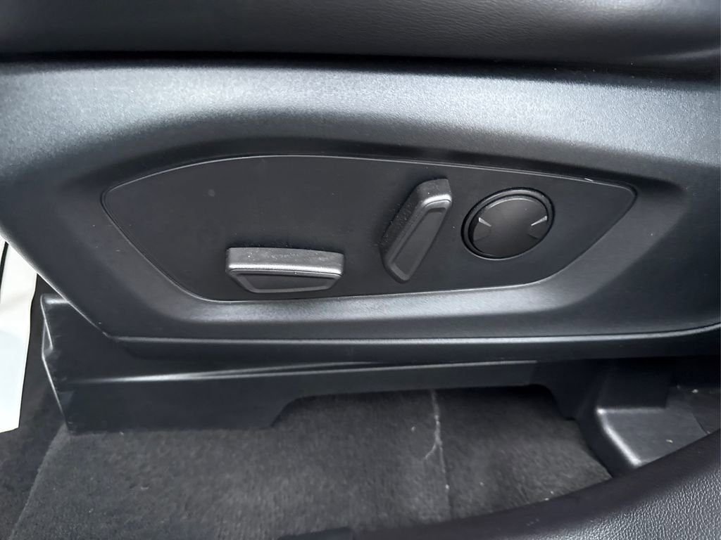 Used 2022 Ford Explorer XLT w/ Equipment Group 202A image 42