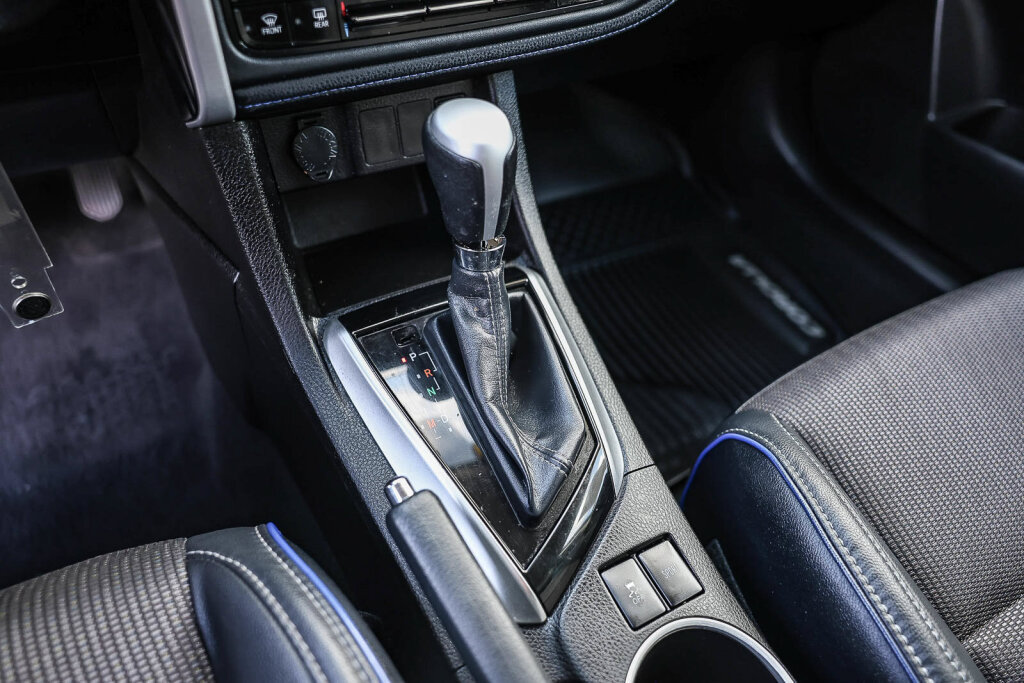 Certified 2019 Toyota Corolla SE FWD image 11