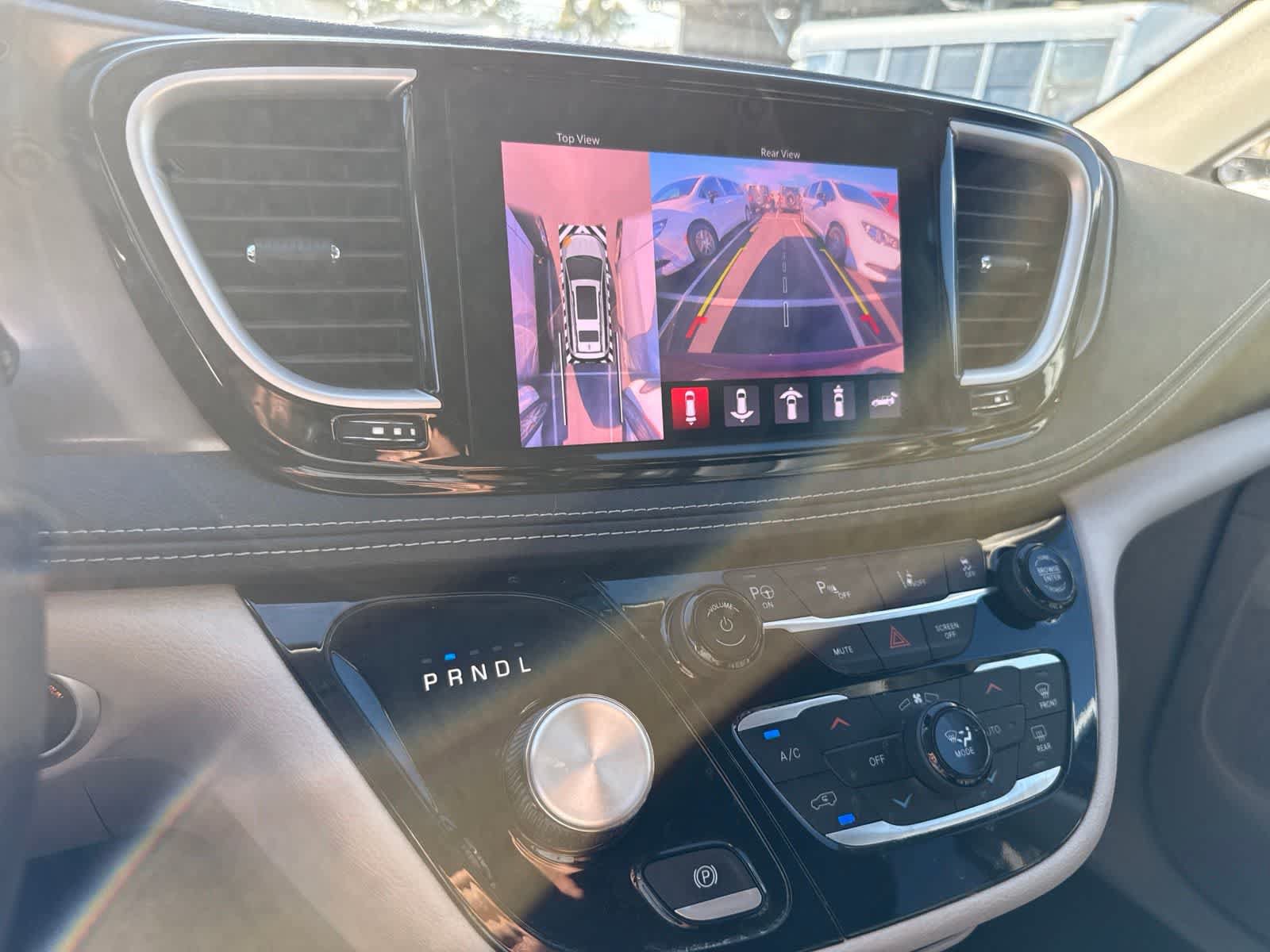 Used 2023 Chrysler Pacifica Touring-L FWD image 26