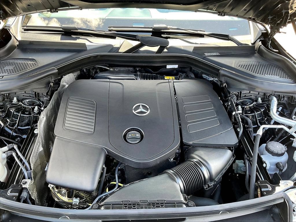Used 2026 Mercedes-Benz GLC 300 4MATIC image 32