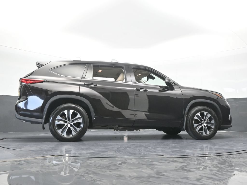Used 2022 Toyota Highlander XLE FWD image 61
