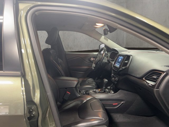 Used 2020 Jeep Cherokee Trailhawk w/ Cold Weather Group AWD/4WD image 17