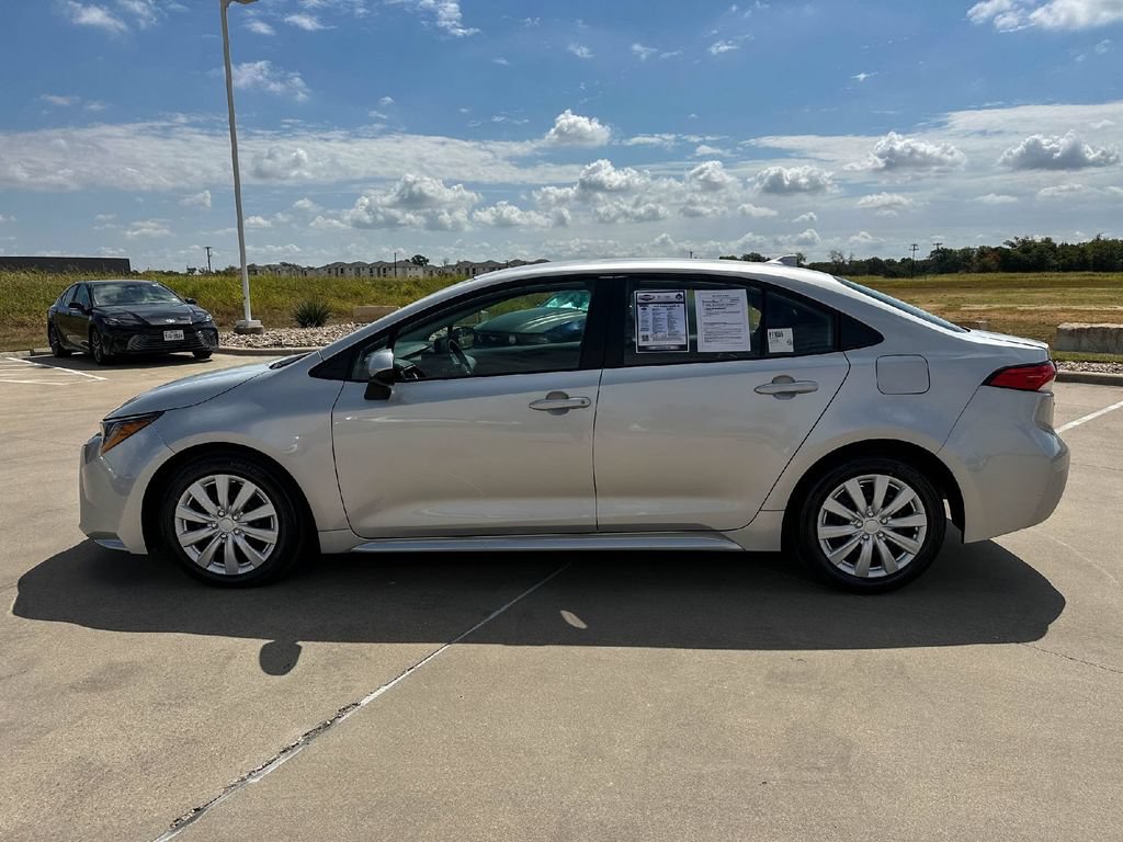 Certified 2025 Toyota Corolla LE FWD image 6