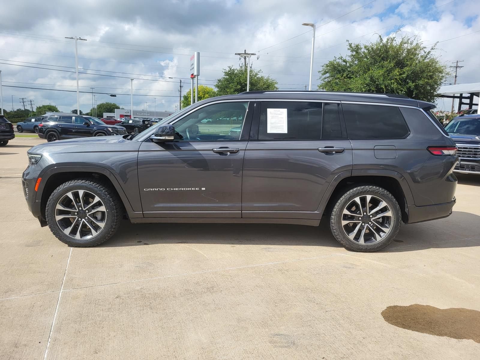 Used 2021 Jeep Grand Cherokee L Overland w/ Luxury Tech Group IV AWD/4WD image 8
