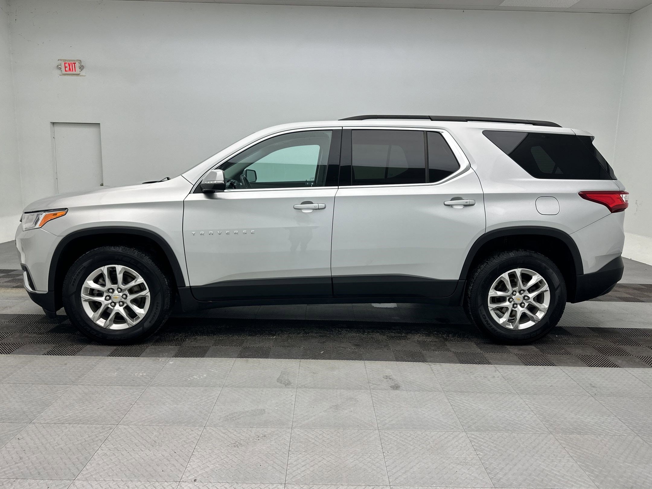 Used 2021 Chevrolet Traverse LT w/ LPO, Floor Liner Package image 2