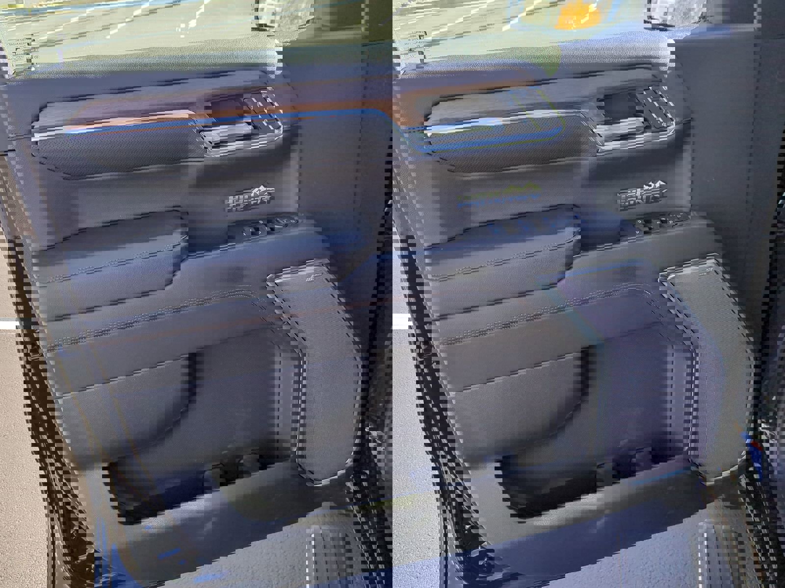 Used 2023 Chevrolet Silverado 1500 High Country w/ High Country Premium Package image 17