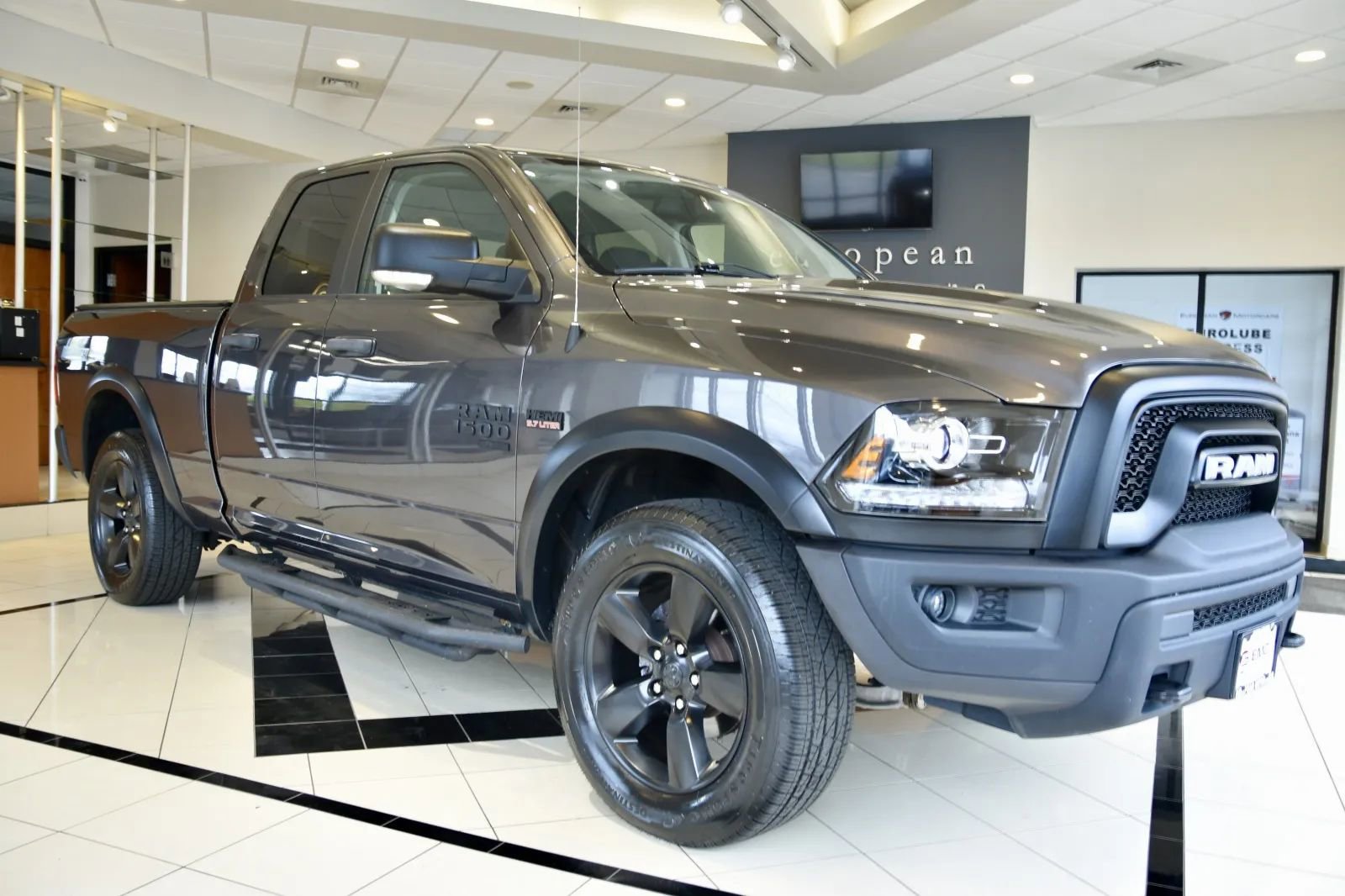 Used 2020 RAM 1500 Classic Warlock w/ Luxury Group image 1