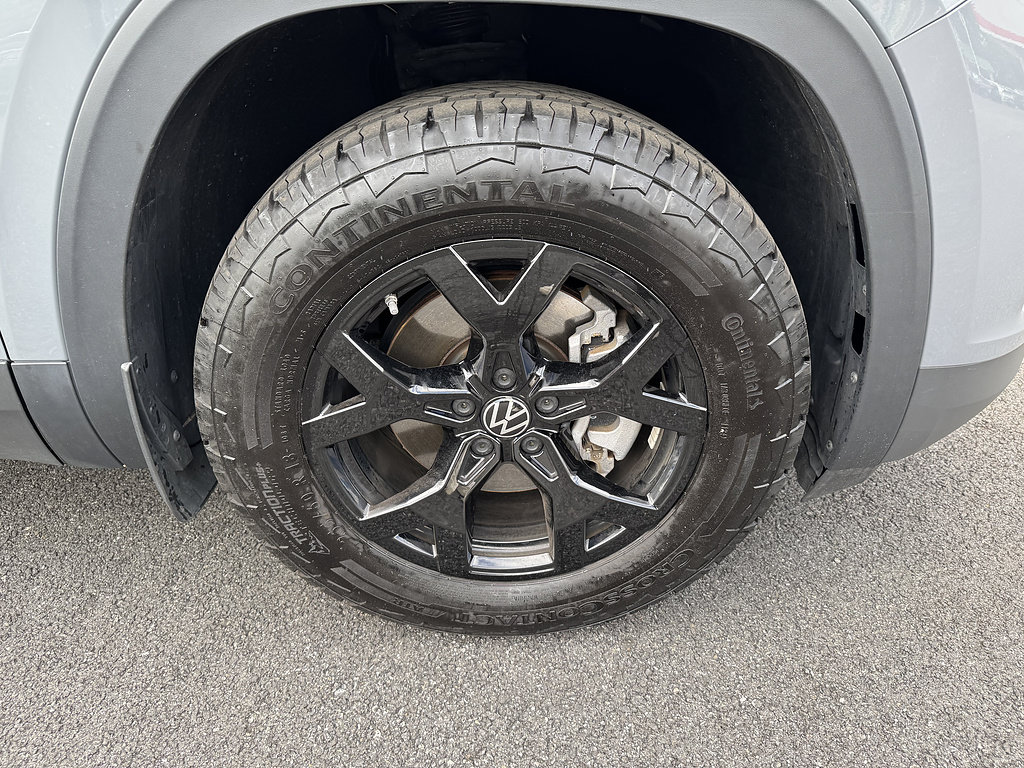 Used 2024 Volkswagen Atlas Peak Edition SE AWD/4WD image 24
