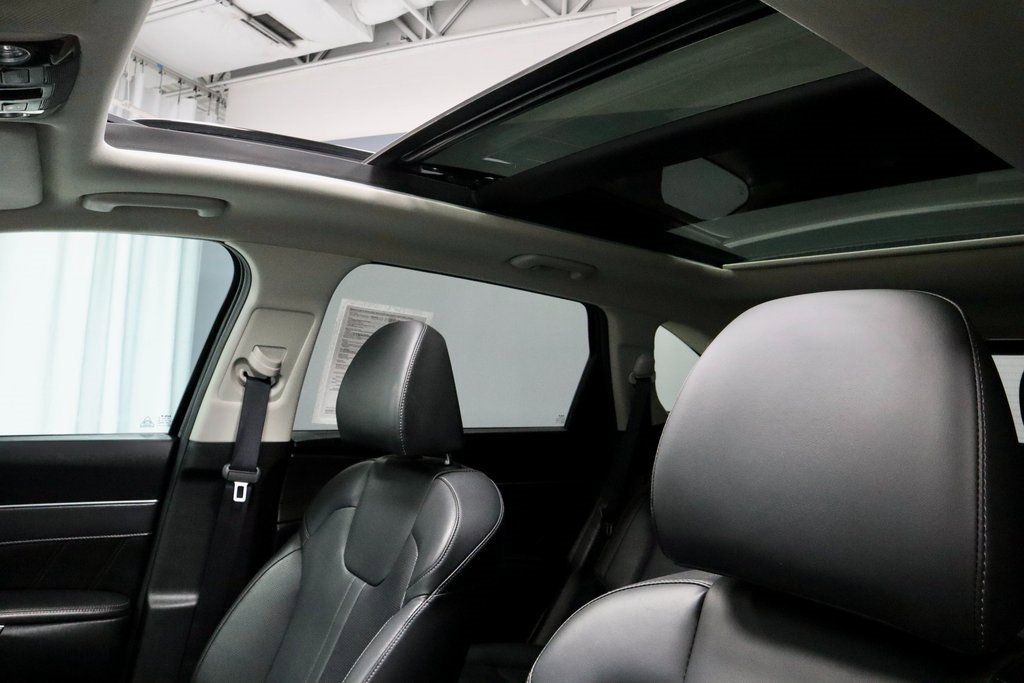 Used 2025 Kia Sorento SX image 35