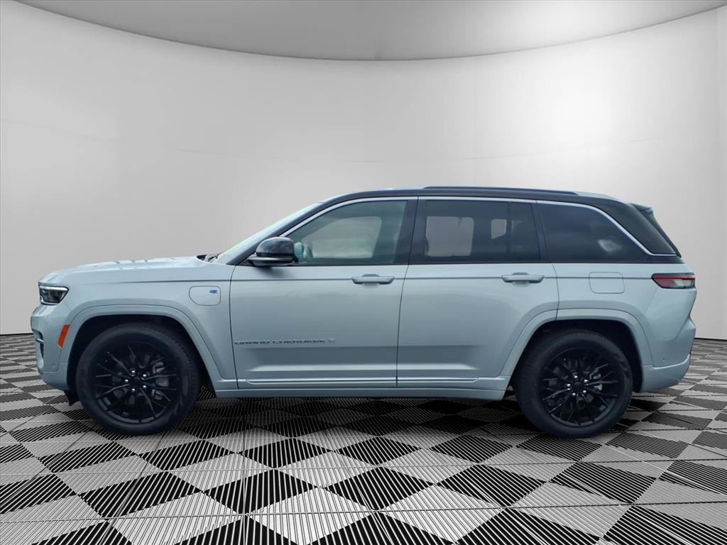 Used 2022 Jeep Grand Cherokee Summit w/ Luxury Tech Group V AWD/4WD image 23