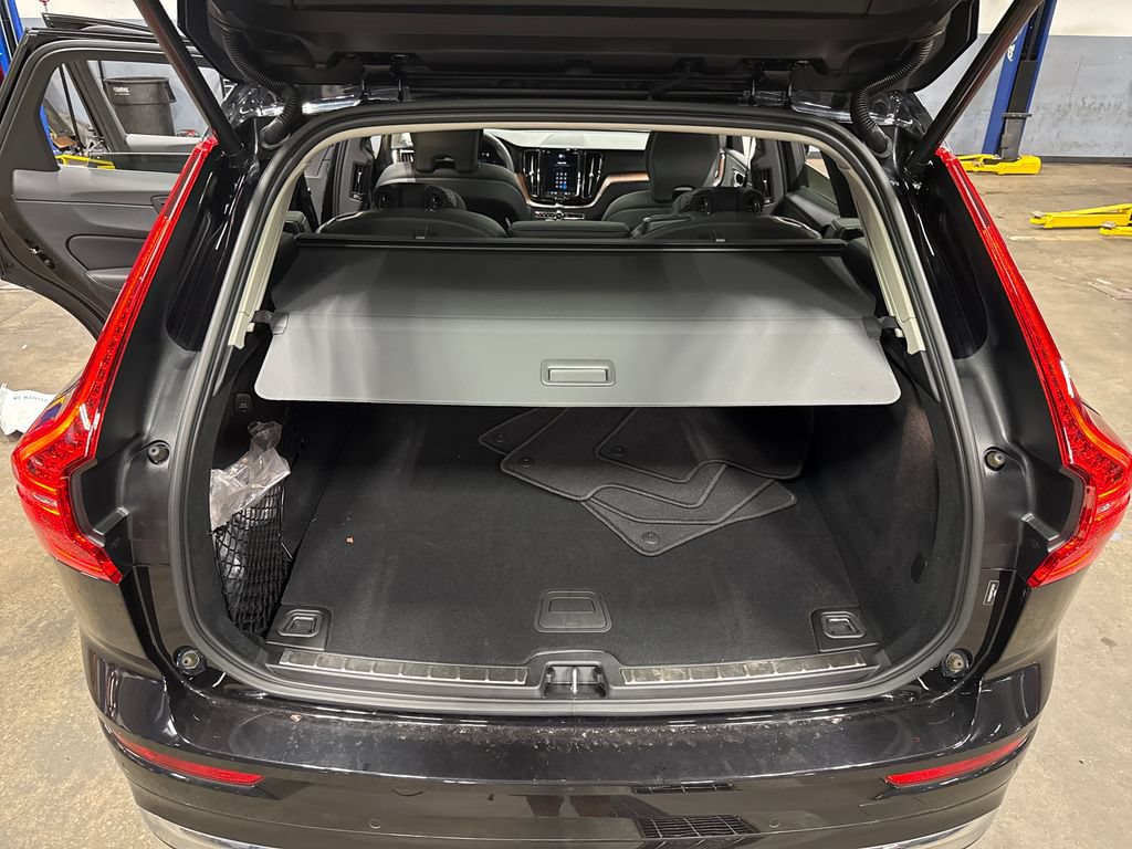 Used 2023 Volvo XC60 T8 Plus w/ Climate Package AWD/4WD image 13