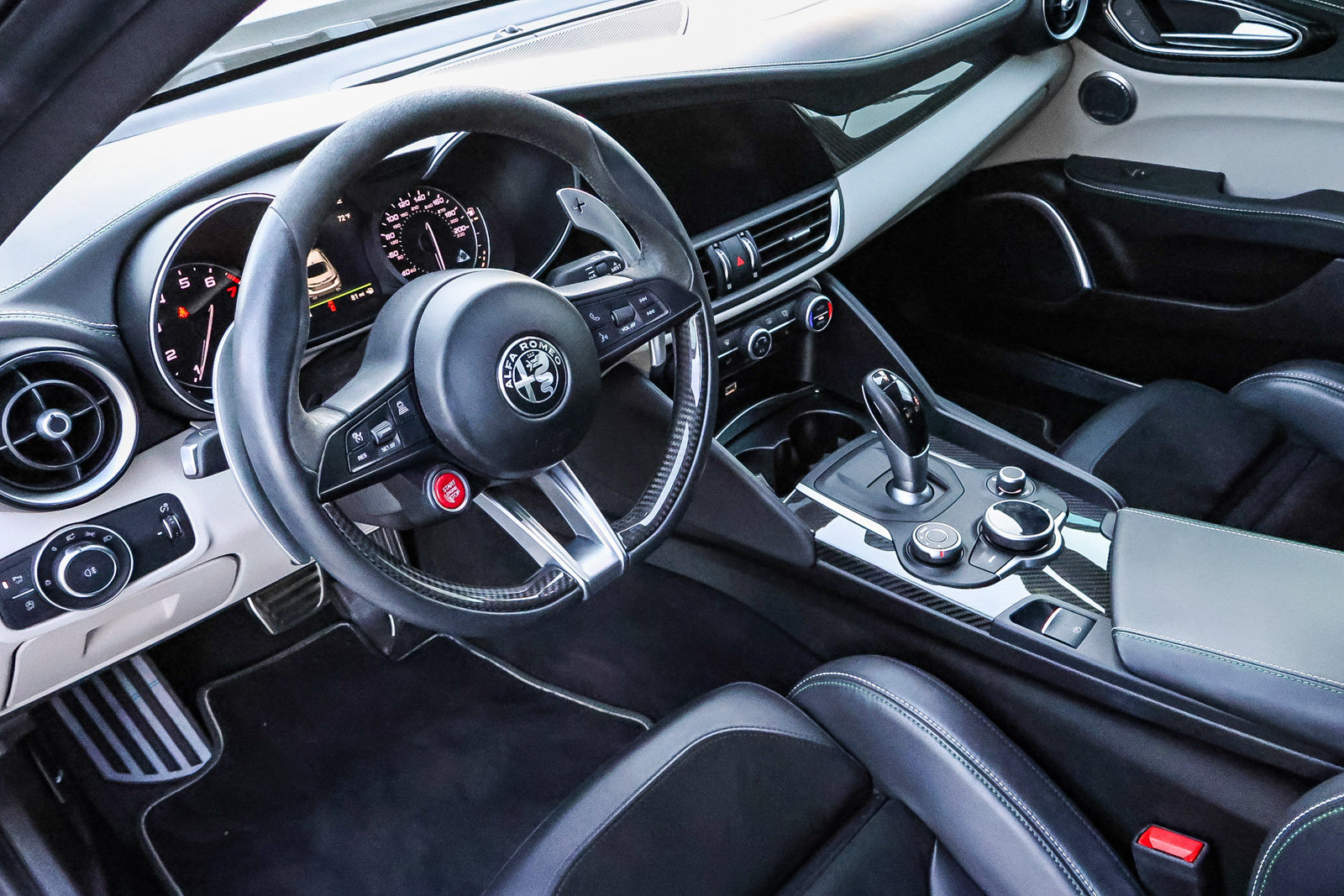 Used 2019 Alfa Romeo Giulia Quadrifoglio w/ Driver Assist Dynamic Package RWD image 22
