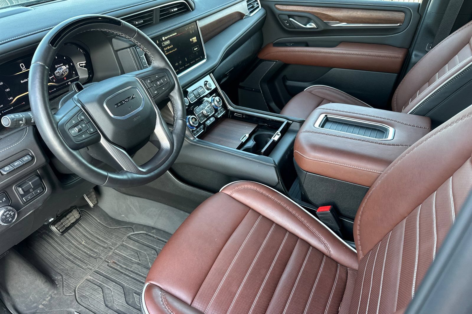 Used 2024 GMC Yukon XL Denali Ultimate AWD/4WD image 10