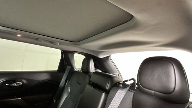 Used 2020 Jeep Cherokee Limited AWD/4WD image 28