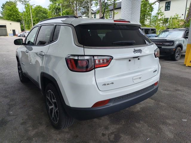 Used 2024 Jeep Compass Latitude AWD/4WD image 7