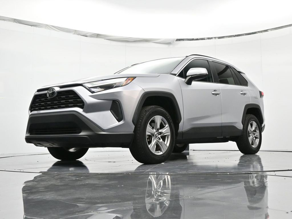 Used 2025 Toyota RAV4 XLE image 34