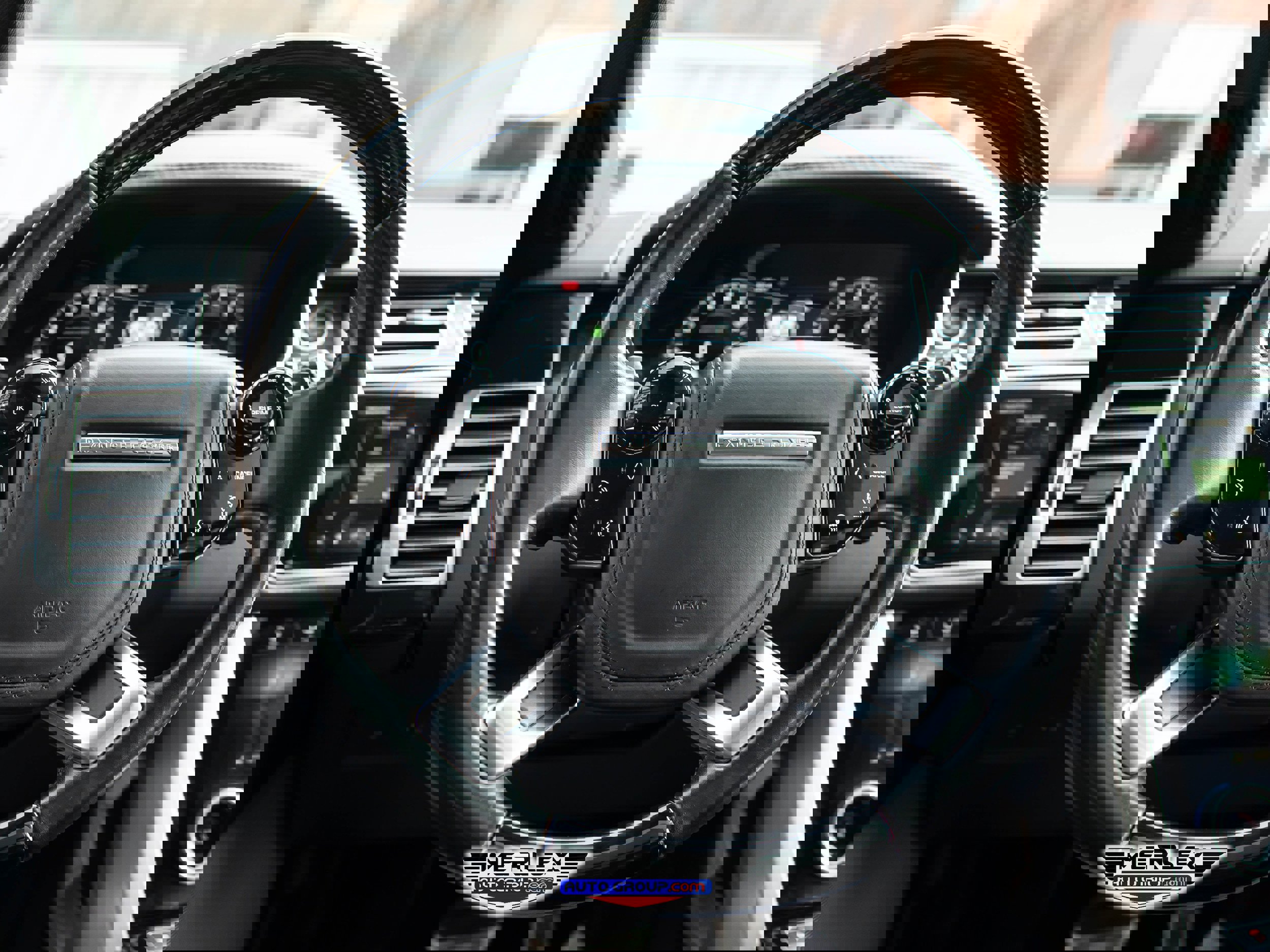 Used 2018 Land Rover Range Rover Long Wheelbase Supercharged image 25