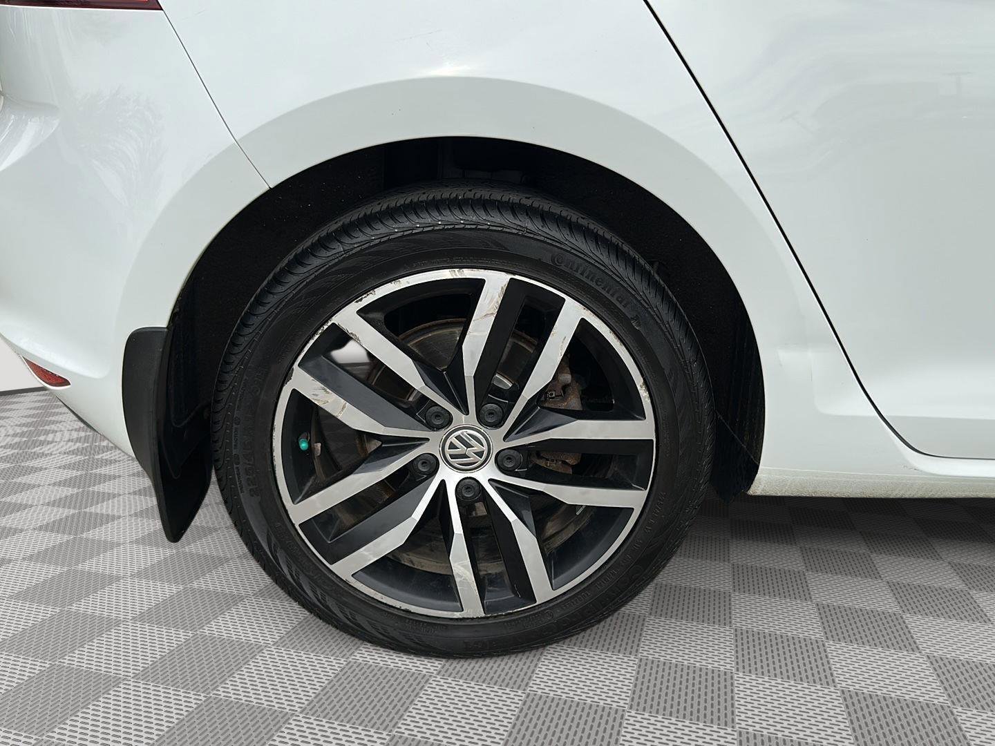 Used 2015 Volkswagen Golf SE FWD image 11