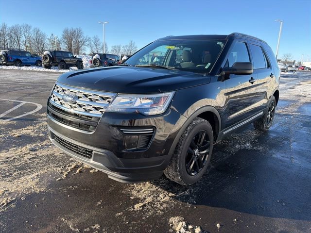 Used 2019 Ford Explorer XLT image 2
