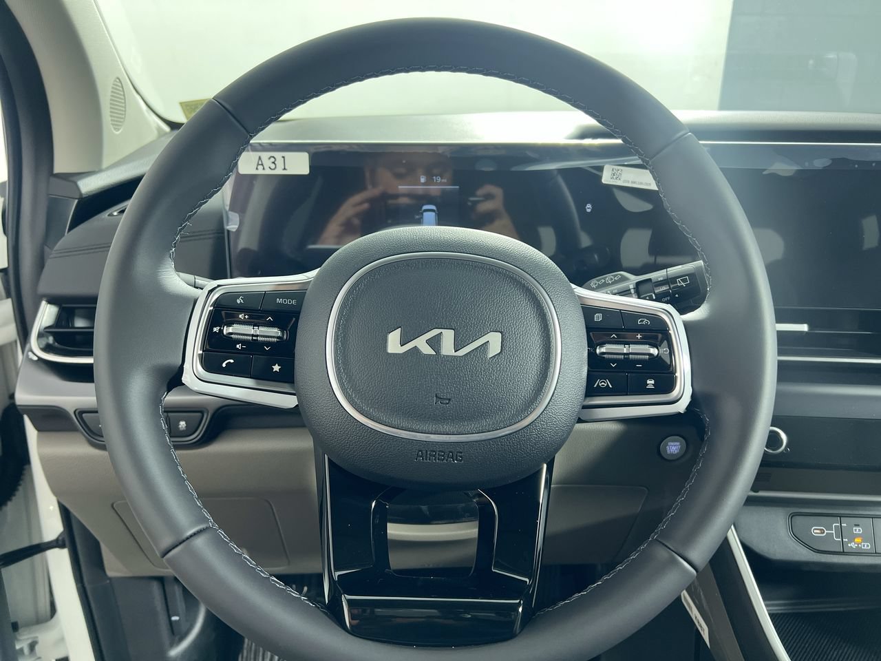 New 2027 Kia Carnival LX FWD image 17
