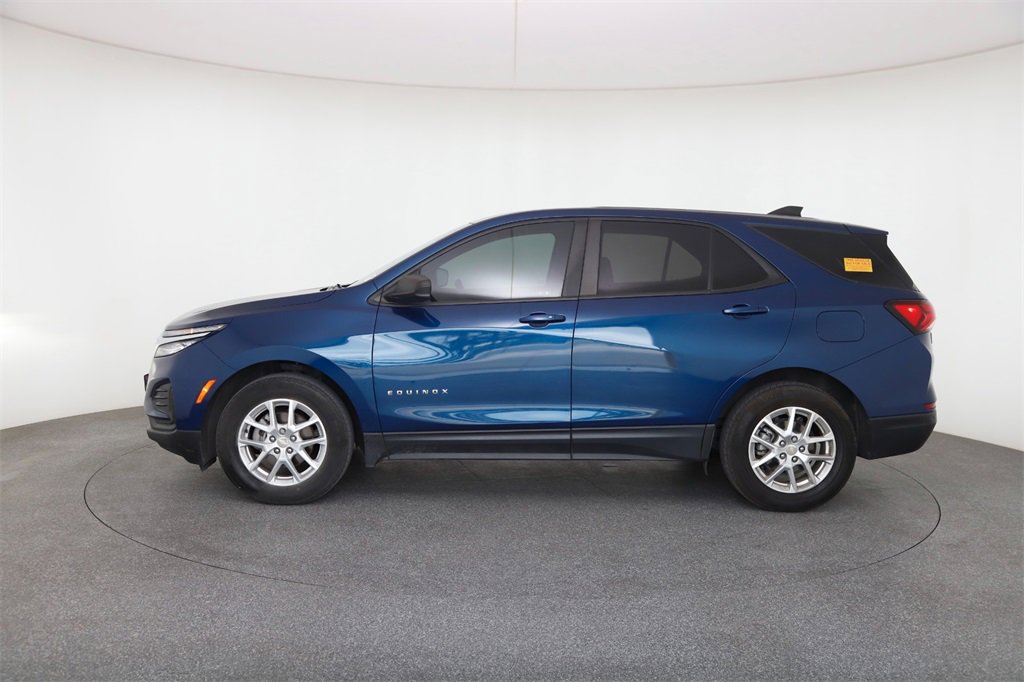 Used 2022 Chevrolet Equinox LS w/ LS Convenience Package image 2