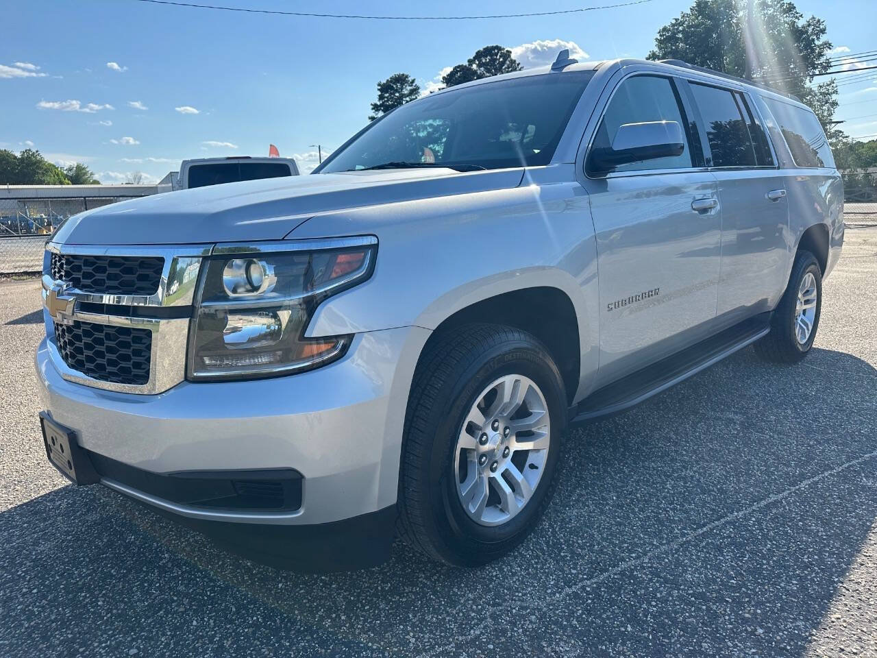 Used 2018 Chevrolet Suburban LT AWD/4WD image 6