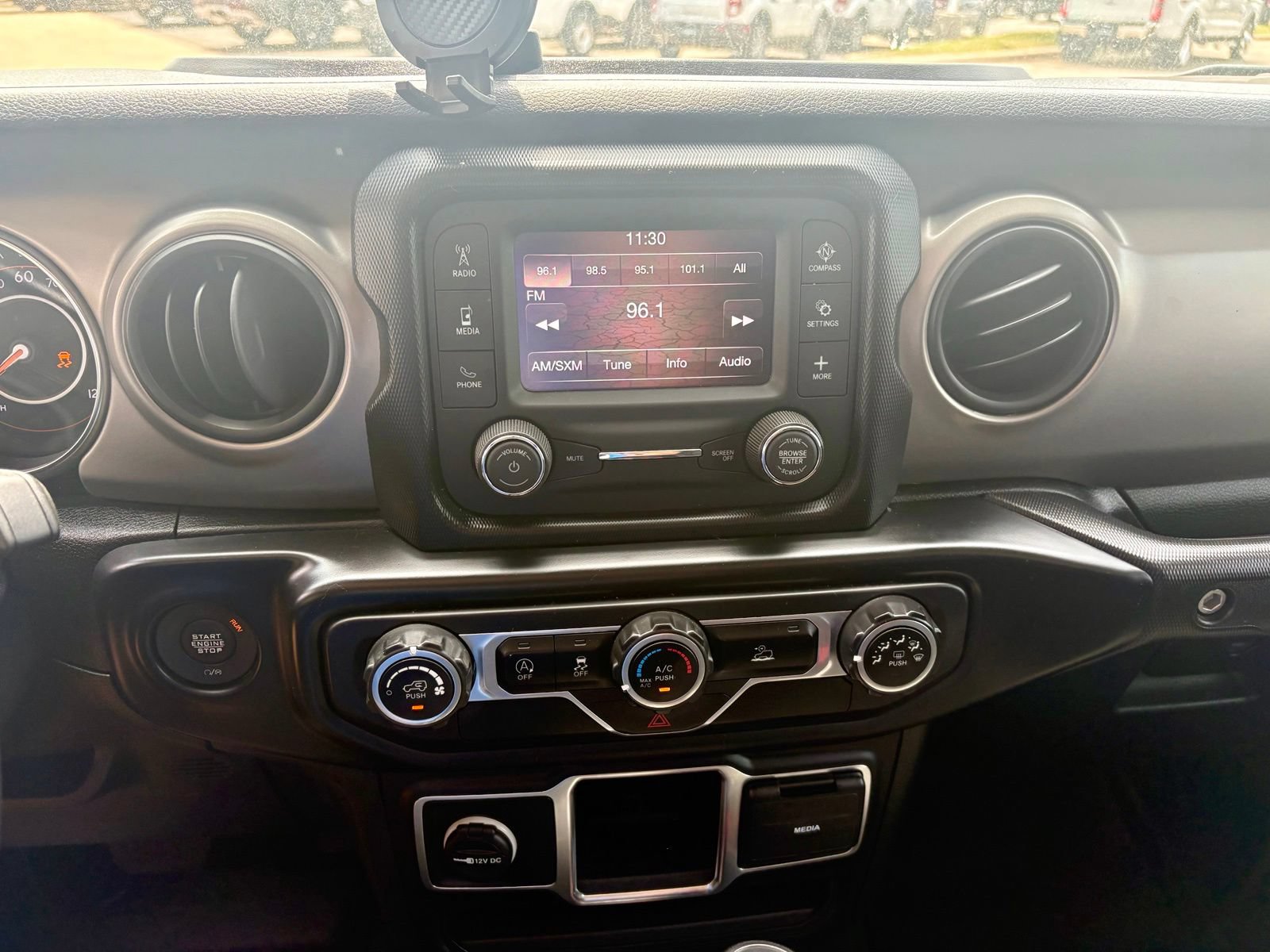 Used 2020 Jeep Gladiator Sport AWD/4WD image 13