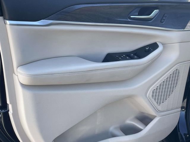 Used 2023 Jeep Grand Cherokee L Limited w/ Luxury Tech Group II image 14