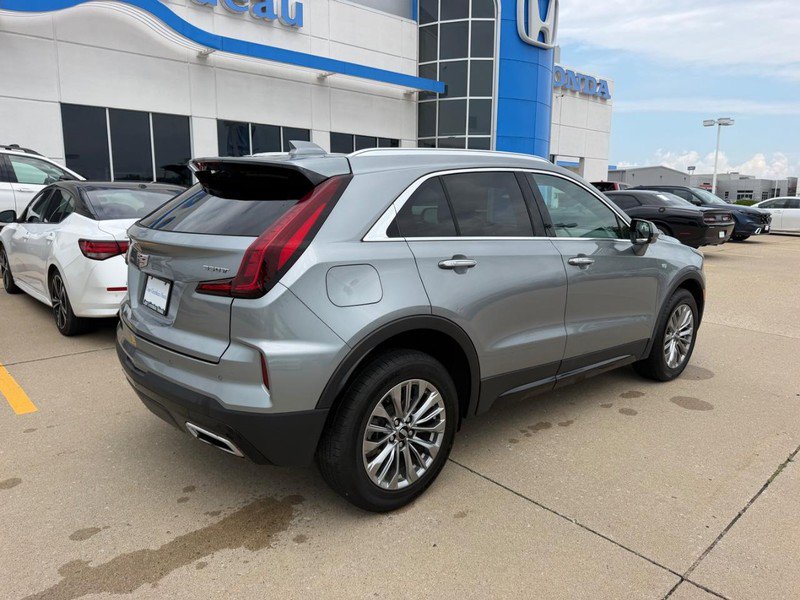 Used 2024 Cadillac XT4 Premium Luxury AWD/4WD image 2