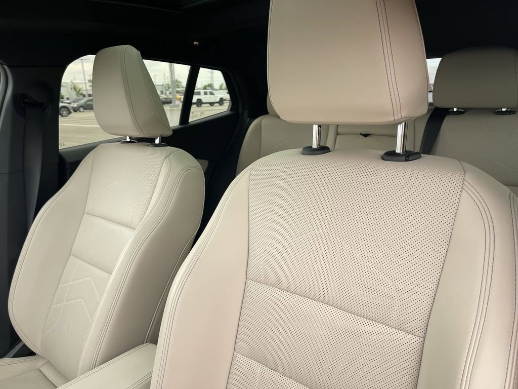 Used 2025 BMW X2 xDrive28i AWD/4WD image 17