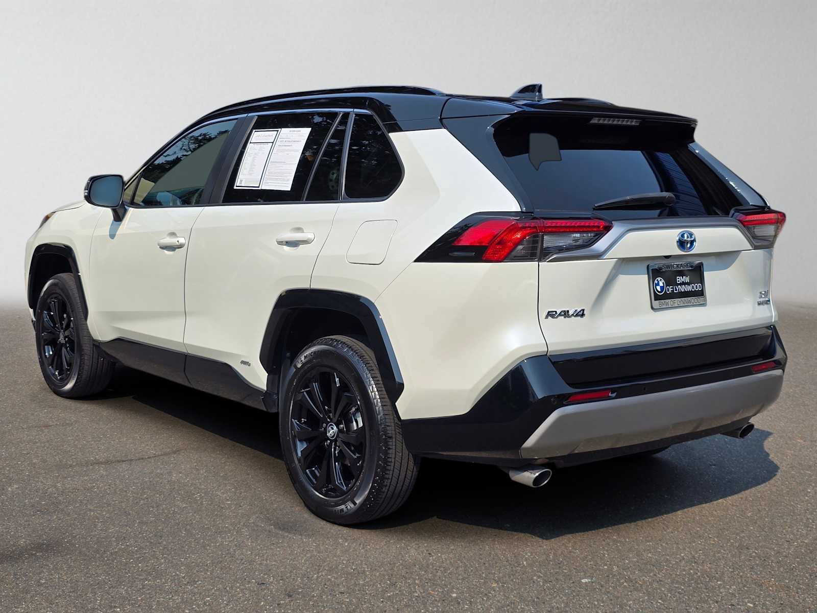 Used 2022 Toyota RAV4 XSE AWD/4WD image 5