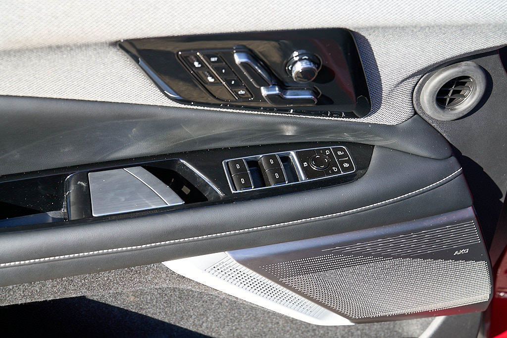 Used 2026 Cadillac Optiq Sport 1 AWD/4WD image 19