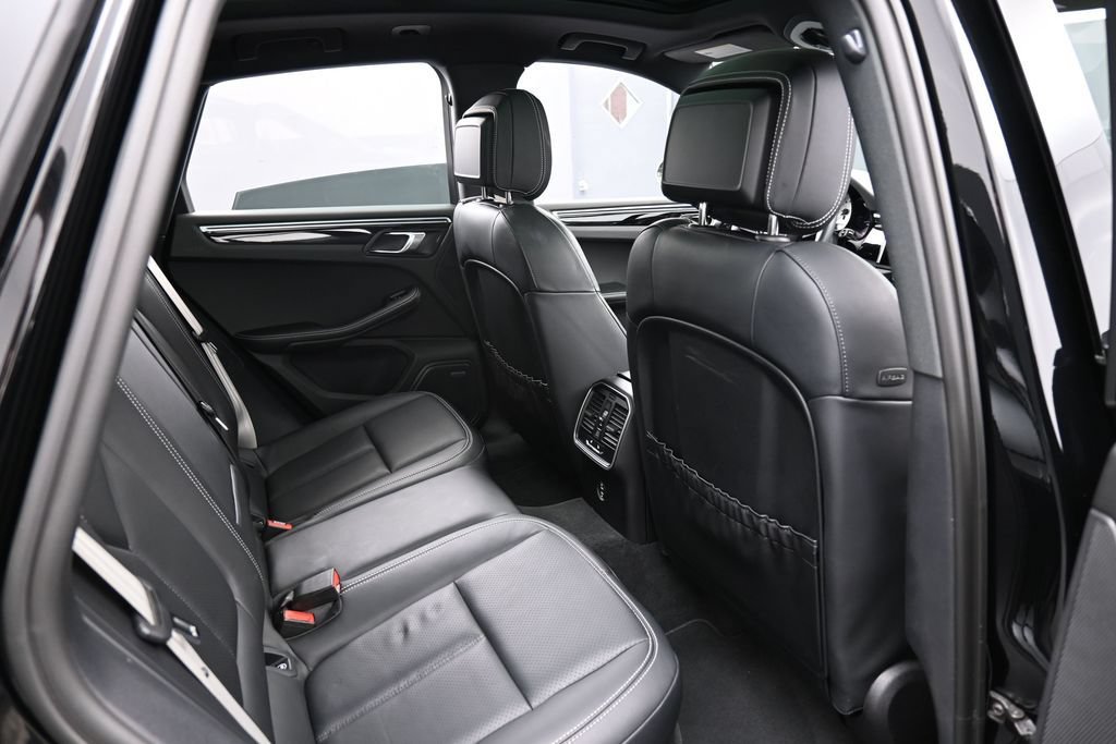 Certified 2024 Porsche Macan Turbo AWD/4WD image 27