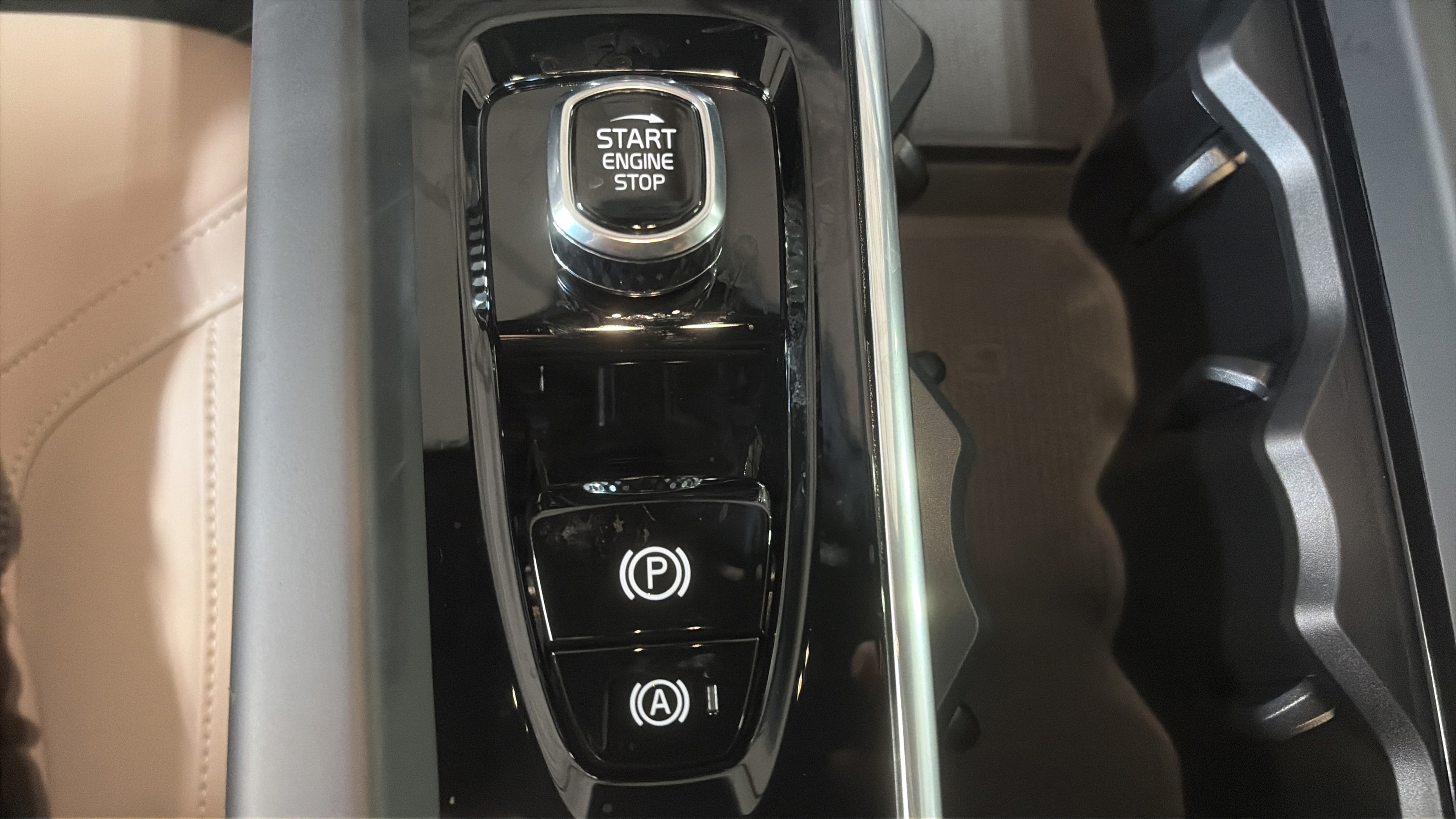 New 2027 Volvo XC60 B5 Plus AWD/4WD image 26