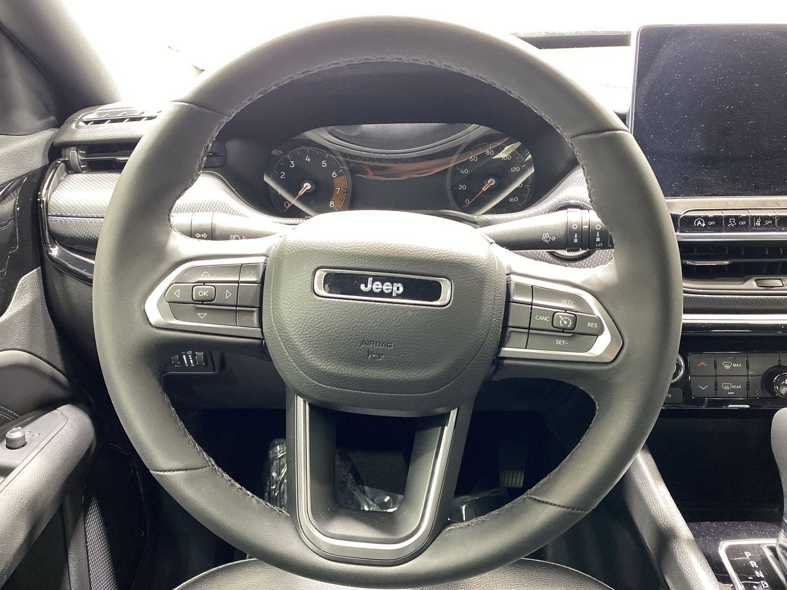 Used 2025 Jeep Compass Latitude w/ Altitude Special Edition image 14