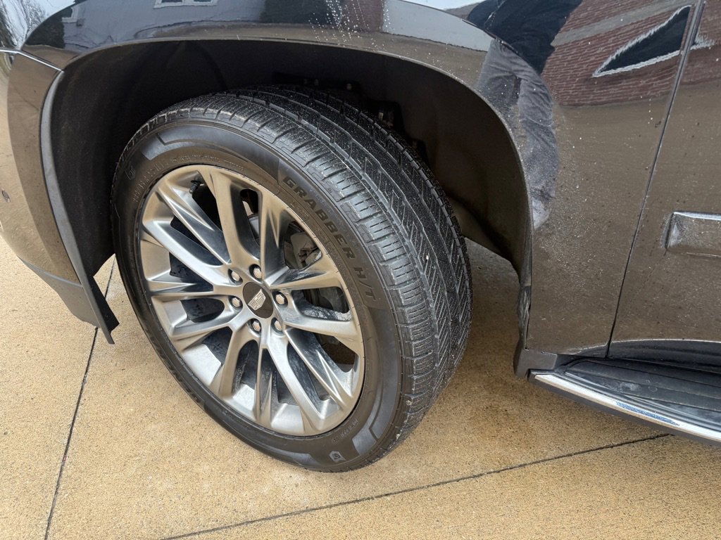 Used 2020 Cadillac Escalade Luxury w/ Escalade Sport Edition image 30