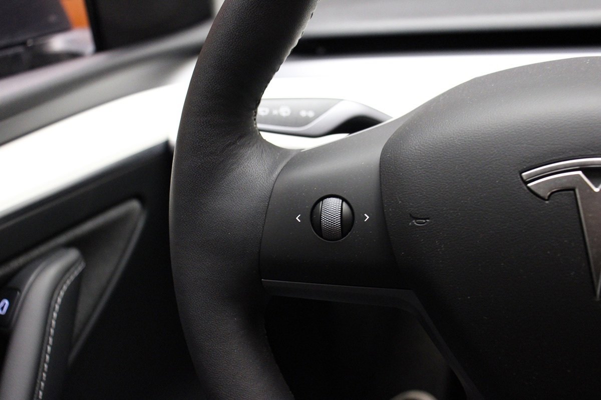 Used 2022 Tesla Model Y Long Range AWD/4WD image 29