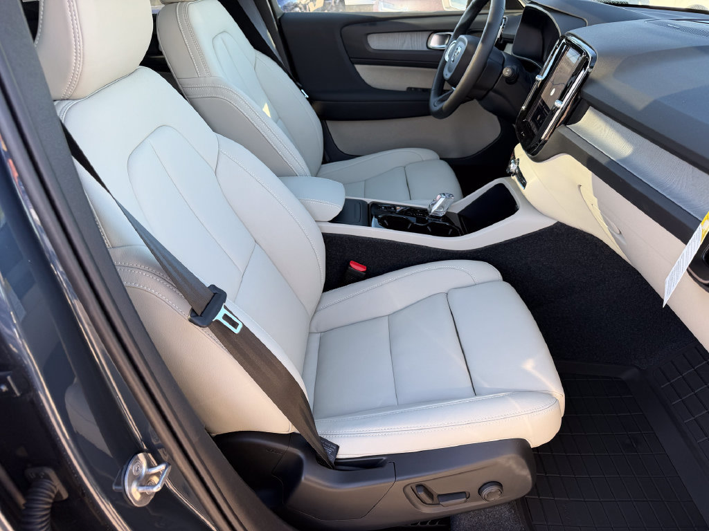 New 2026 Volvo XC40 B5 Ultra w/ Protection Package Premier AWD/4WD image 9