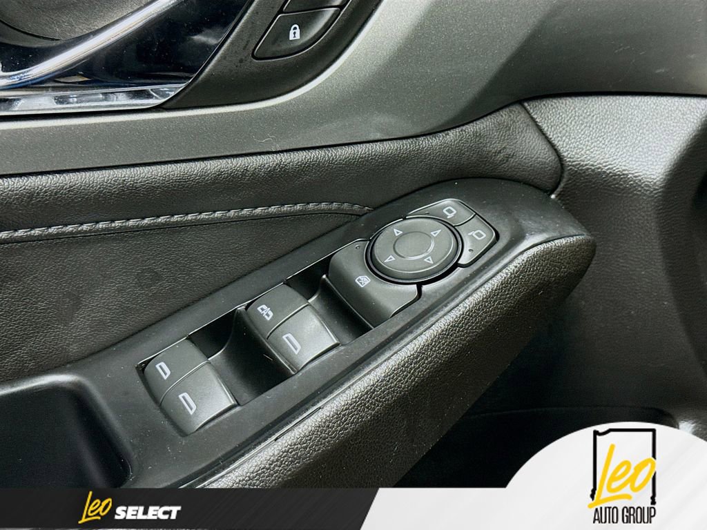Used 2023 Chevrolet Traverse LT FWD image 17