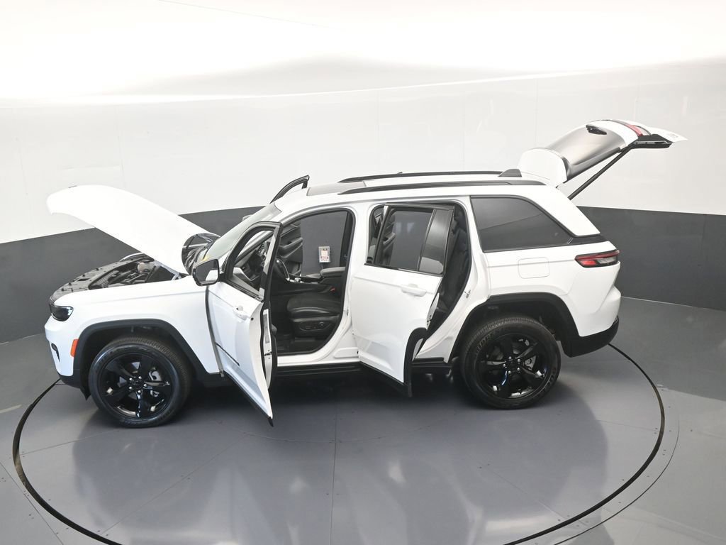 Used 2025 Jeep Grand Cherokee Altitude image 65